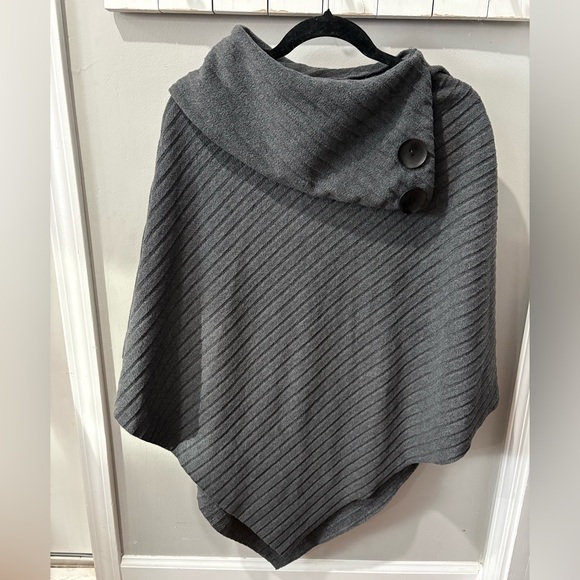 Moda Gray Ribbed Poncho with Buttons - Picture 1 of 2
